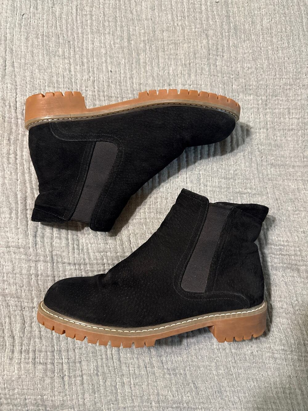 Ugg Australia Black Boots Suede Size 37 US 6 Women’s Chelsea Shearling Lined